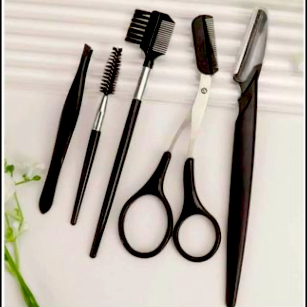Eyebrow trimming sets